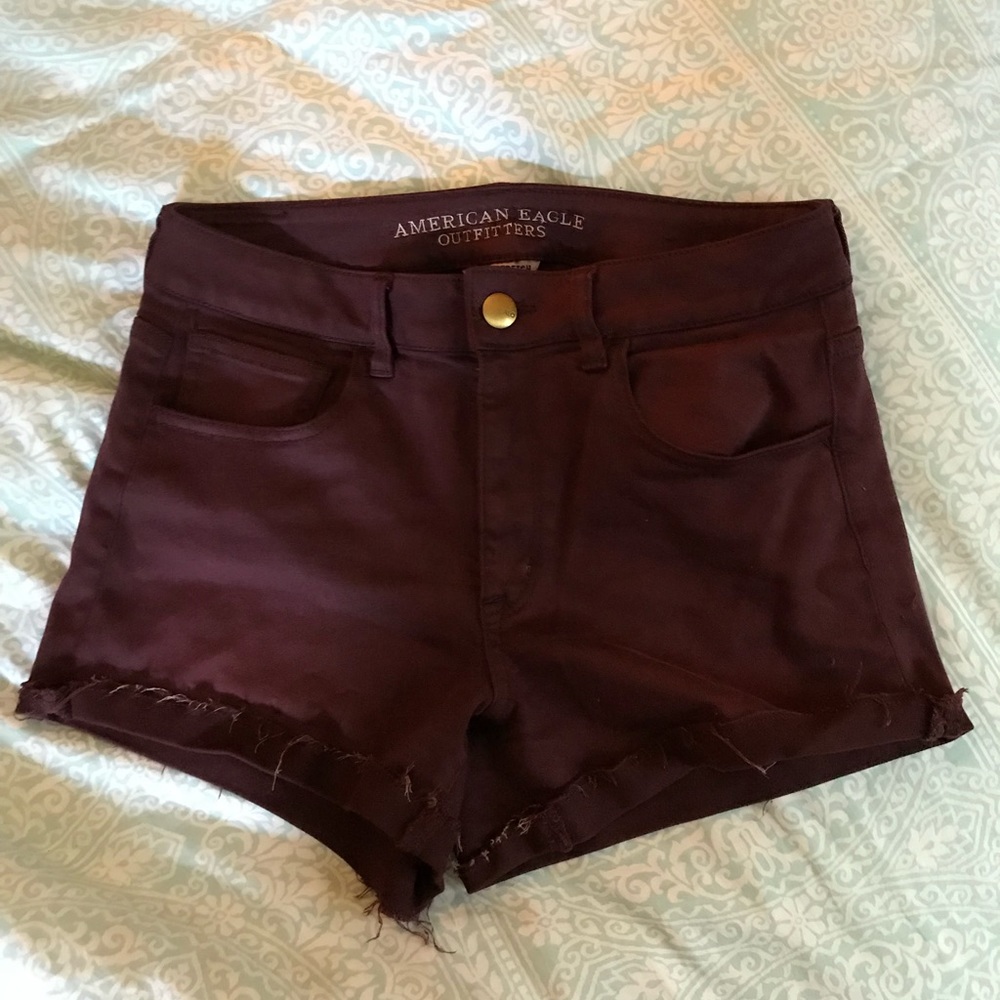 American Eagle maroon shorts
